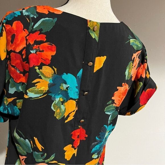 A New Day V-neck Short Sleeve Black Floral Shift Dress - Picture 8 of 13